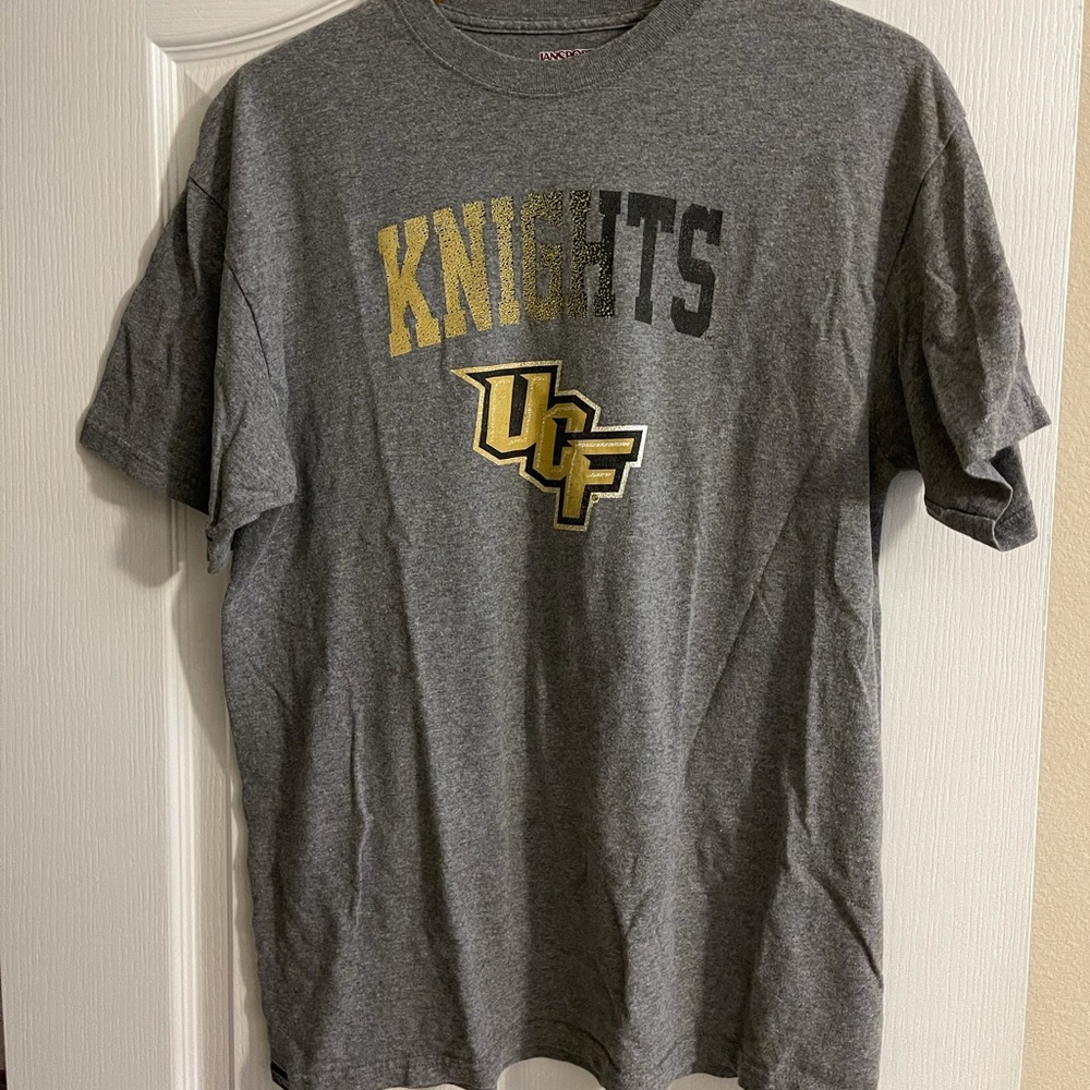 Men’s T-shirt.